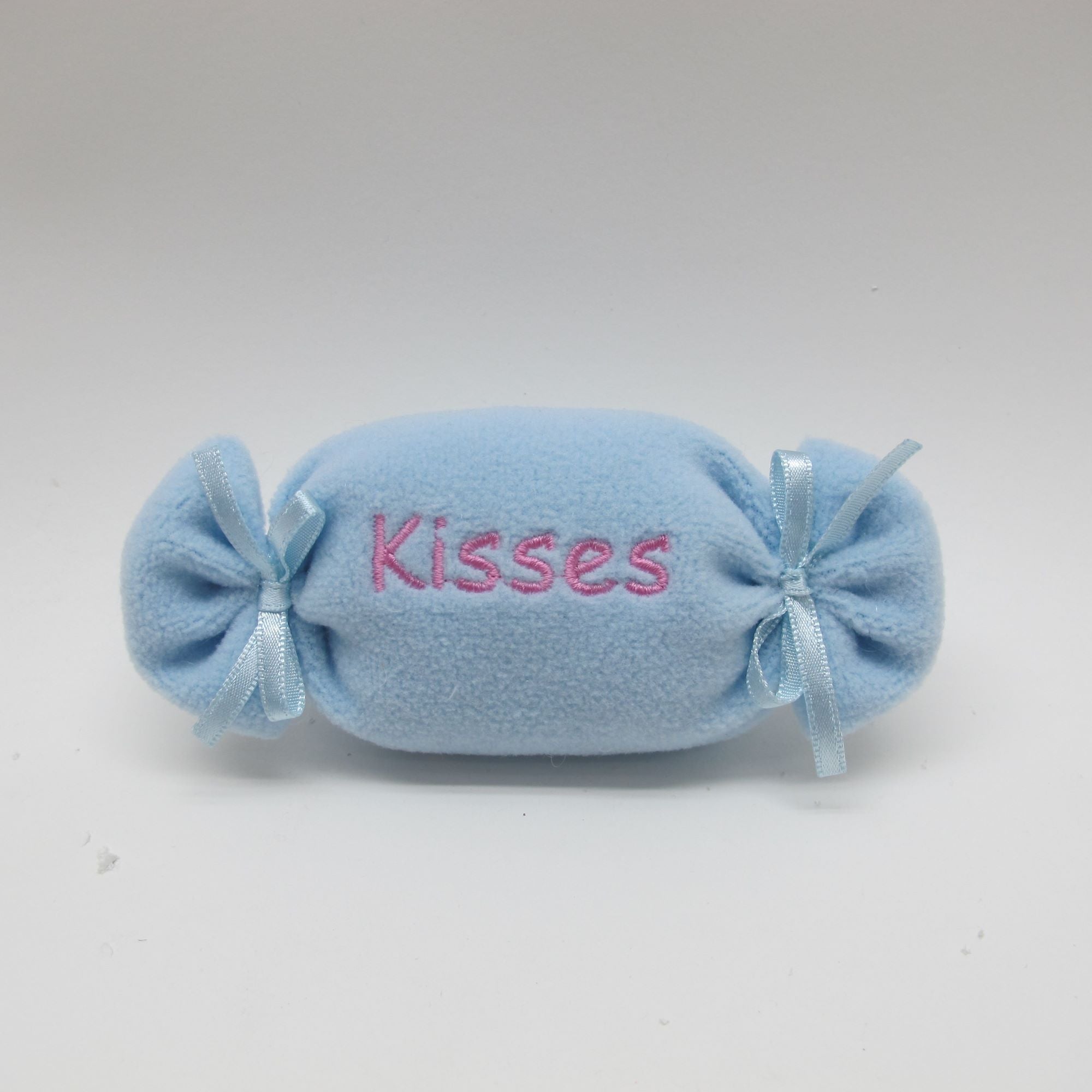 HEART WITH EMBROIDER "KISSES"